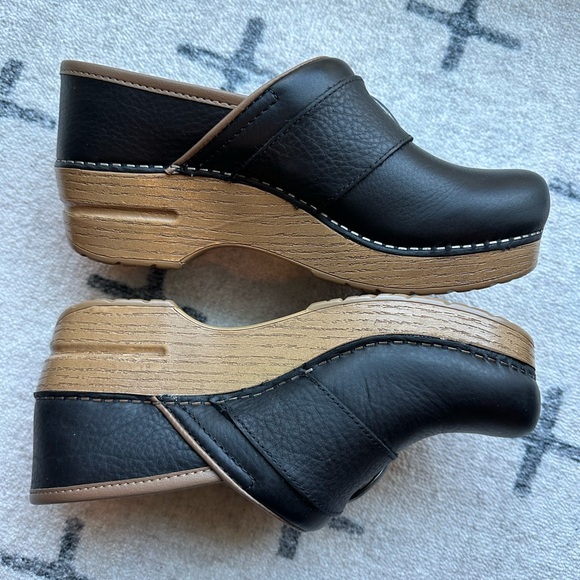 Dansko Pearson Tumbled Black Clogs with Buckle - Picture 3 of 7